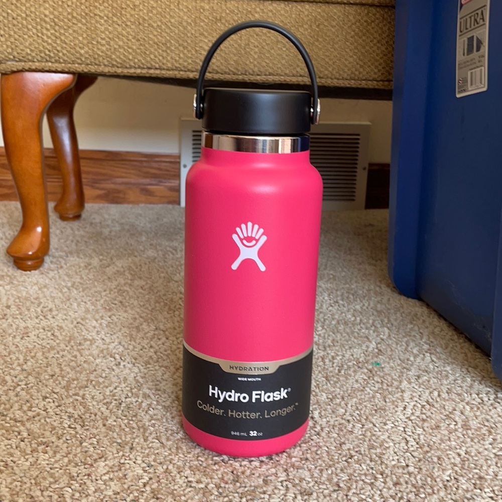 NWT HydroFlask 32oz